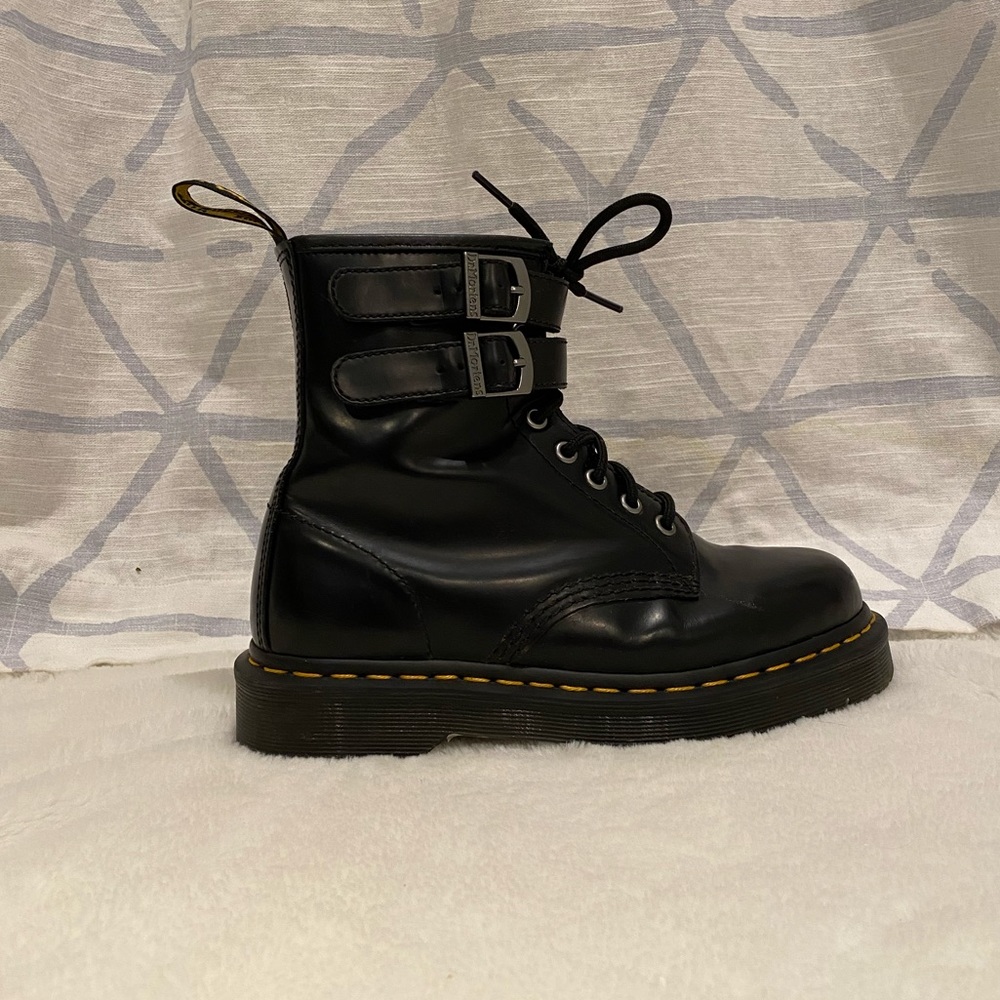Black platform boots! 🖤